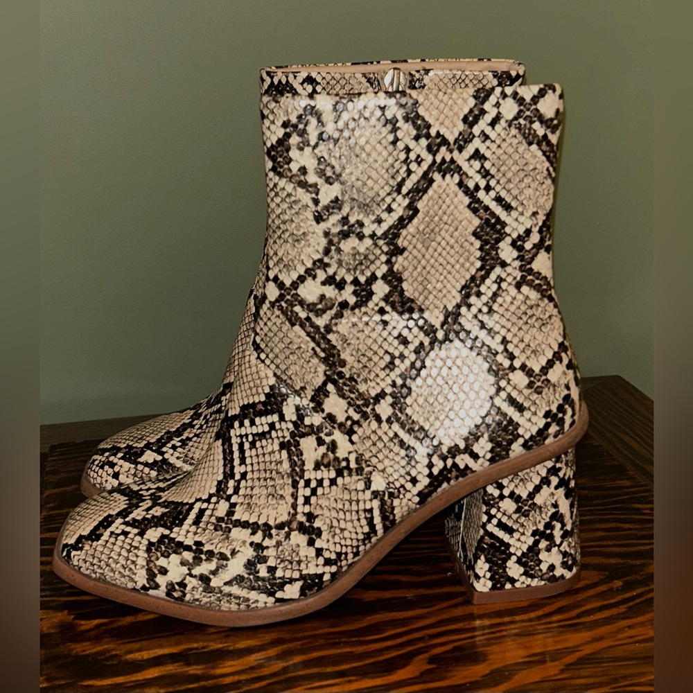 Time and Tru Snakeskin Patterned Boots - Black and Cream - Picture 2 of 5